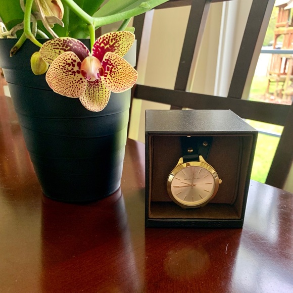 Michael Kors Gold and Black Leather watch - Picture 3 of 7